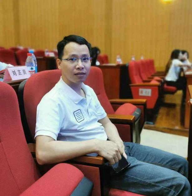 Engineer He Debin of Yixinfeng Honored with 2025 "Innovative Dongguan" Youth Science and Technology Innovation Award​ ——Demonstrating the Power of Dongguan Intelligent Manufacturing with Core Technolo
